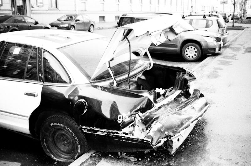 Tres jóvenes heridos aunque fuera de peligro al volcar su coche en Bon