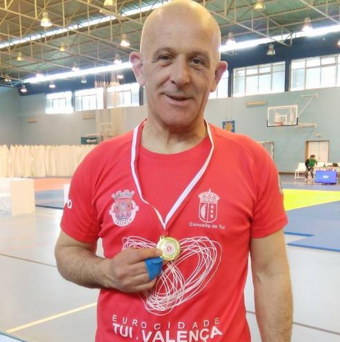 Lino Martinez, judoca y policia local de Tui, se ha proclamado campeón del mundo Master de Judo Tradicional WIBK, el pasado fin de semana en Belgica y todavía no se lo cree.