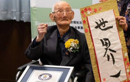 El japonés Chitetsu Watanabe es el varón más anciano del mundo  por la Guinness World Records
