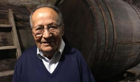 O Ribeiro despide este jueves a Avelino Lorenzo Giráldez, uno de sus productores más respetados y reconocidos por la gran labor que ha desarrollado en favor de la potenciación de las especies de uva autóctona y de la calidad de los vinos. Falleció a los 88 años de edad.