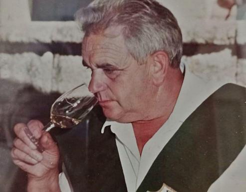 Gabriel Piñeiro fue propietario del bar Piñeiro, uno de los primeros que apostó por comercializar un caldo que está ahora entre los más apreciados.
