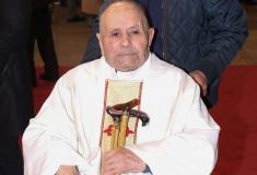 Dositeo Valiñas celebra sus bodas de diamante sacerdotales // Con 98 años es el cura de Ribadumia, donde participa en numerosas iniciativas sociales // Conoció al papa Juan Pablo II en Roma y a seis arzobispos de Santiago.