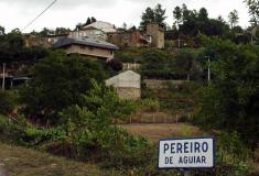 En la Ribeira Sacra se encuentra la posibilidad de adquirir una antiguo población que incluye hasta iglesia. 